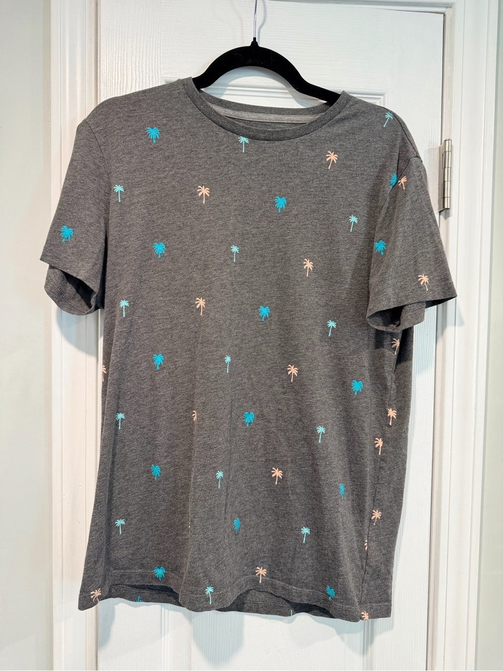 Old Navy Size M Gray Crew Neck Short Sleeve Tee Shirt Pink Blue Palm Tree Print